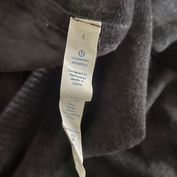 Lululemon Unity Pullover long sleeve shirt. Black. Size 4. - Picture 3 of 5